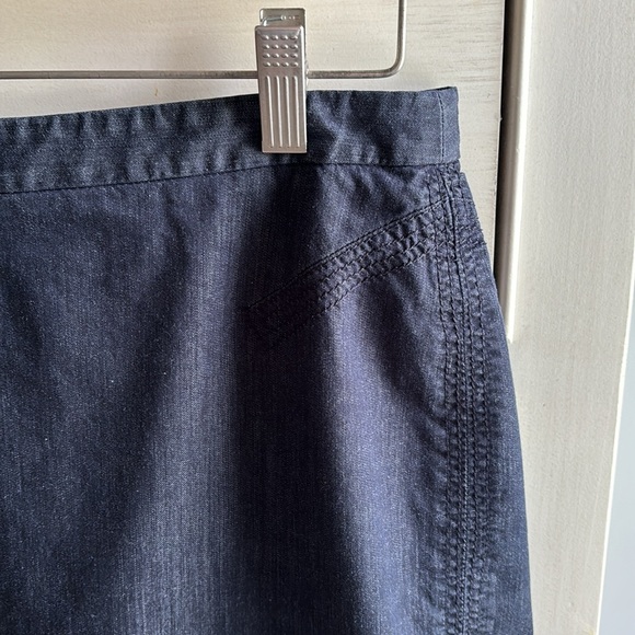 LOFT Lightweight Denim Skirt. Size 6 - Picture 2 of 12